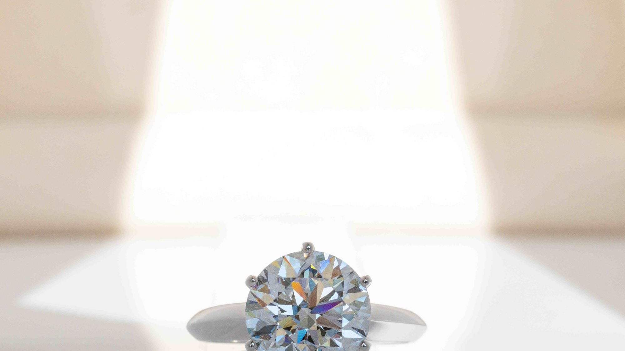 Knife‑Edge Solitaire Engagement Ring — Design, Customization & Why Lab‑Grown Diamonds Matter