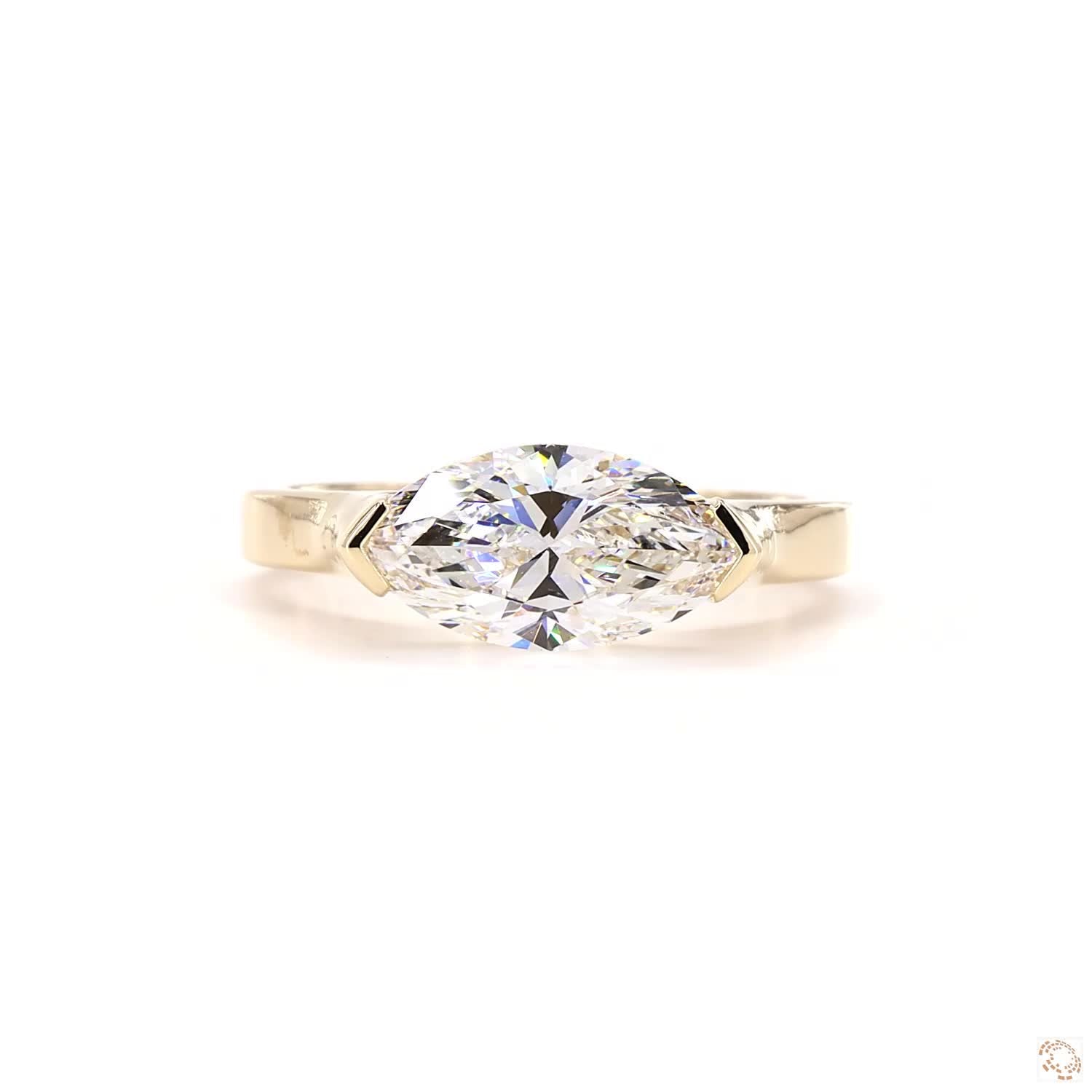 How to Buy an Engagement Ring Online: A Step-by-Step Guide